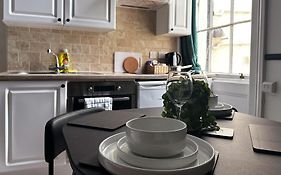 Studio Apartment - The Emerald